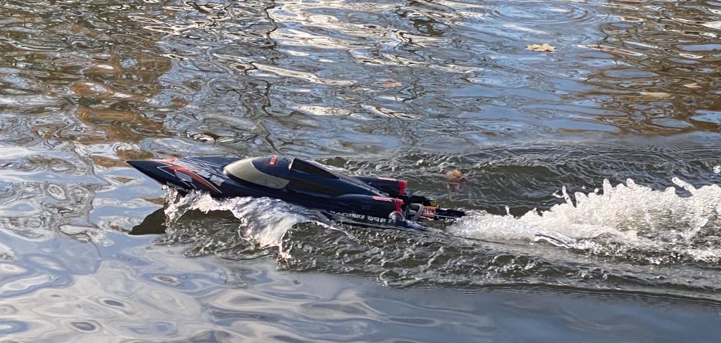 DF-Models AVANTI BL V2 Brushless Race Boat - RCXX - RC Racing Shop | RC Models | Tuning & Spare Parts for Professionals