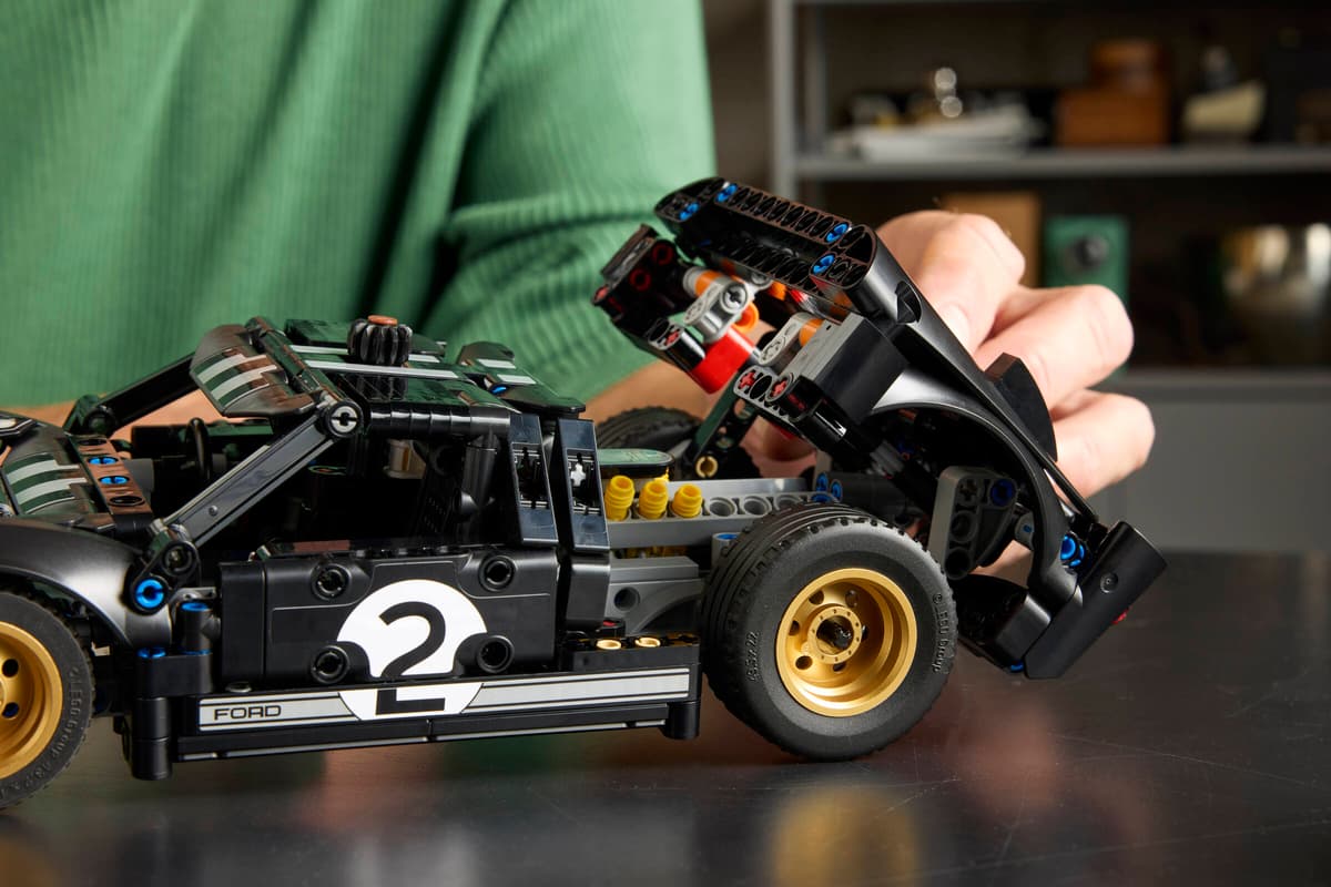 LEGO Technic Ford GT40 MKII de course de 1966 - 42223