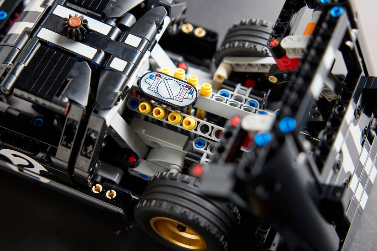 LEGO Technic Ford GT40 MKII de course de 1966 - 42223