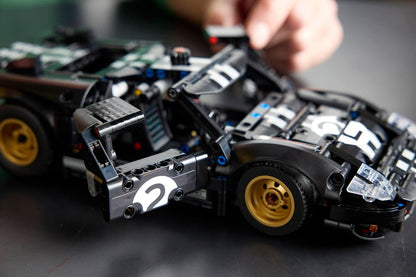 LEGO Technic Ford GT40 MKII de course de 1966 - 42223