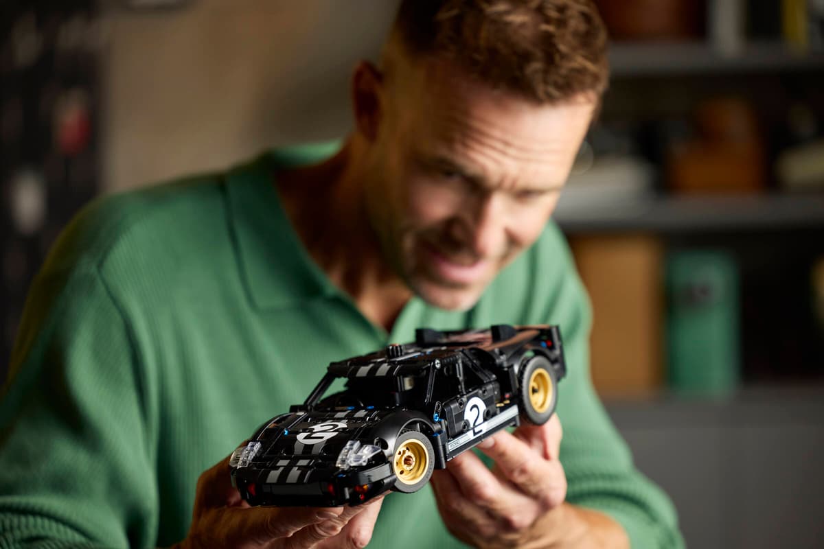 LEGO Technic Ford GT40 MKII de course de 1966 - 42223